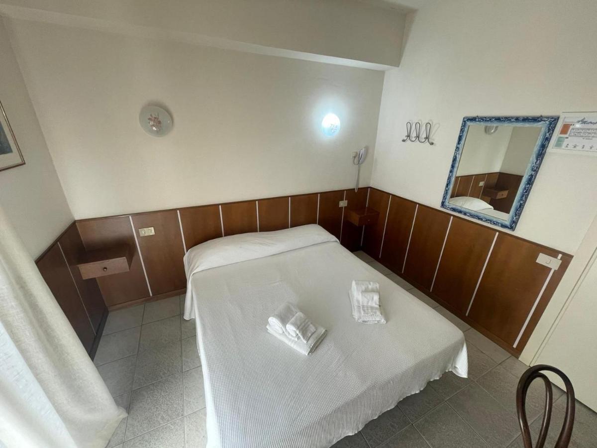 Hotel Metropol Pesaro Esterno foto