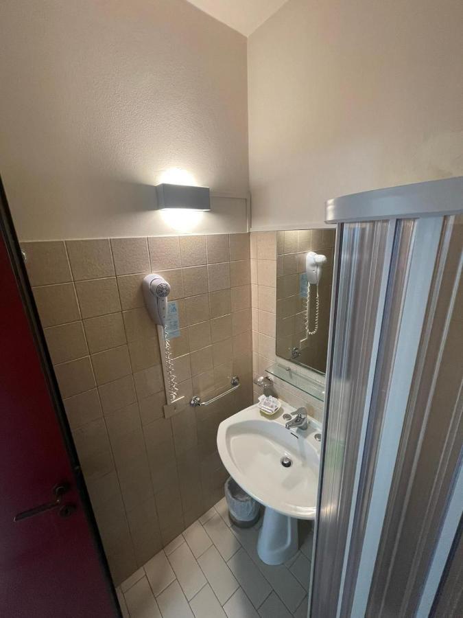 Hotel Metropol Pesaro Esterno foto