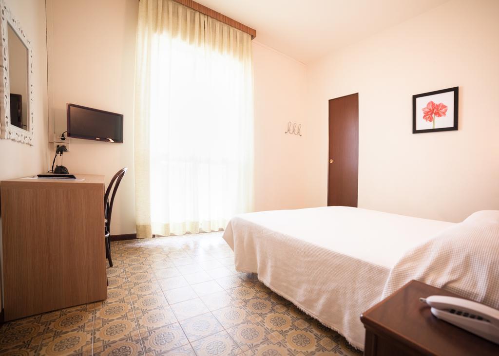 Hotel Metropol Pesaro Esterno foto