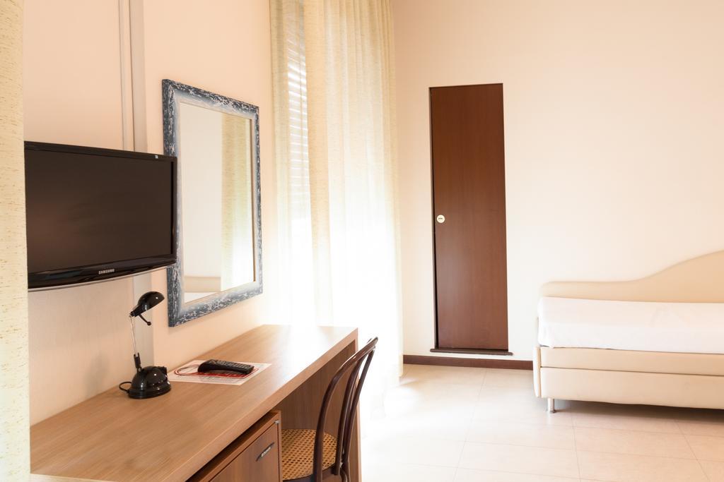 Hotel Metropol Pesaro Esterno foto