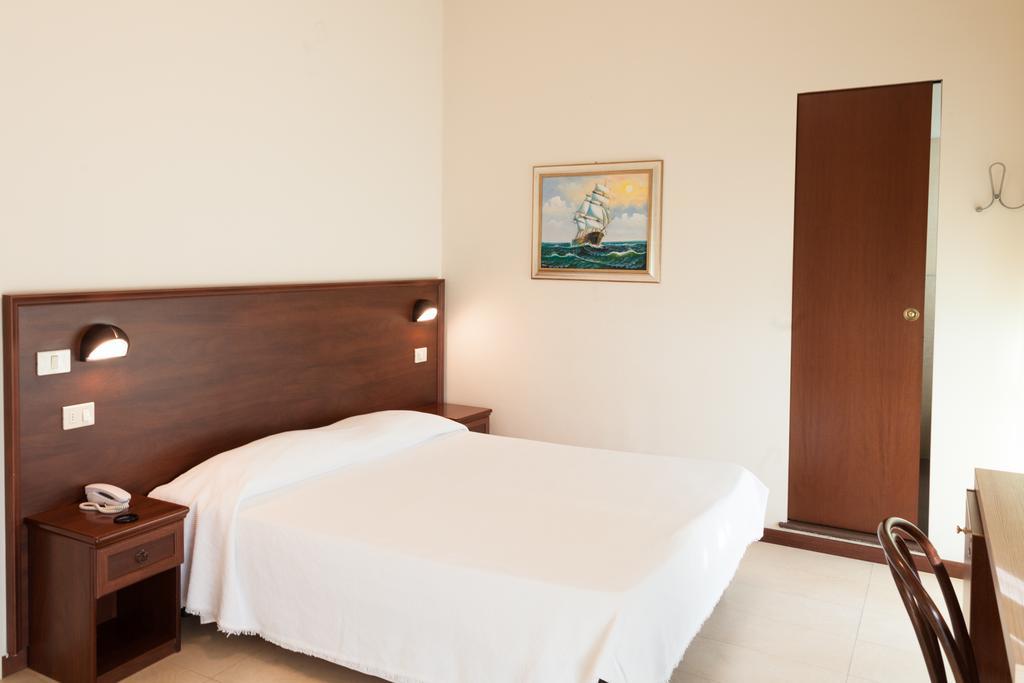 Hotel Metropol Pesaro Esterno foto