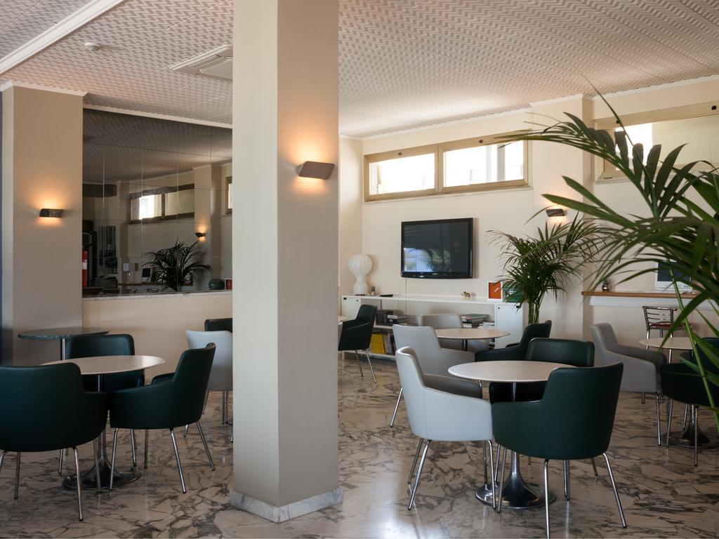 Hotel Metropol Pesaro Esterno foto