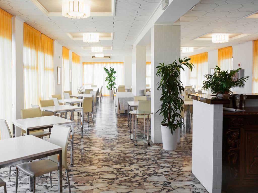 Hotel Metropol Pesaro Esterno foto