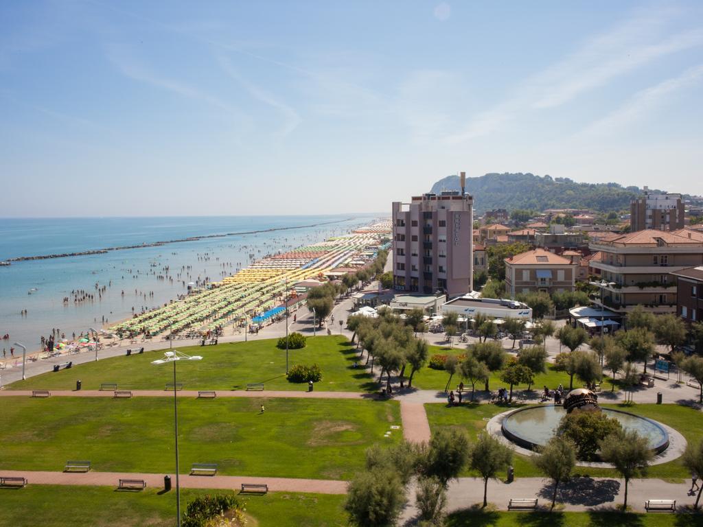 Hotel Metropol Pesaro Esterno foto