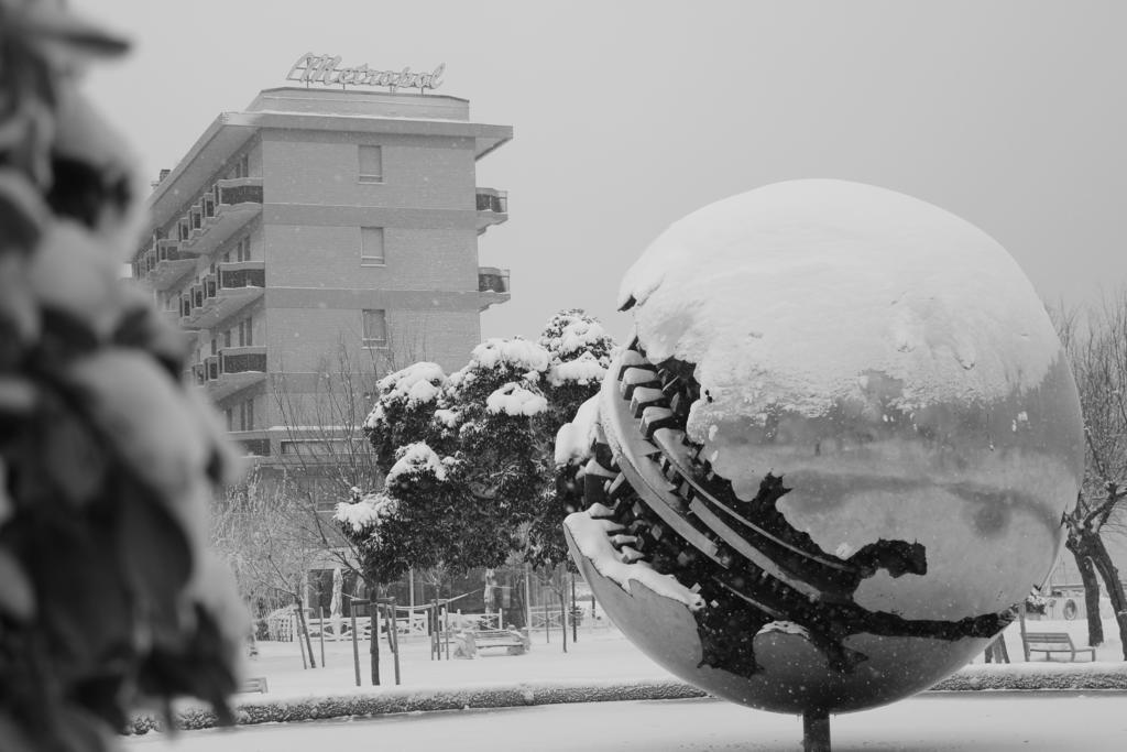 Hotel Metropol Pesaro Esterno foto